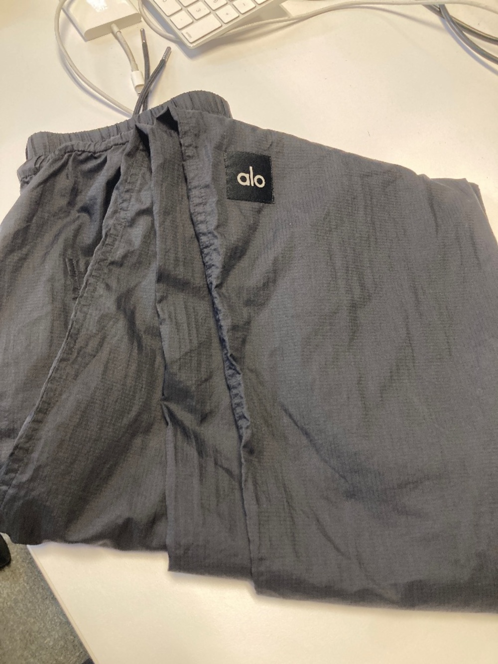 Alo like new lightweight cloud nine full length relaxed black pants work out